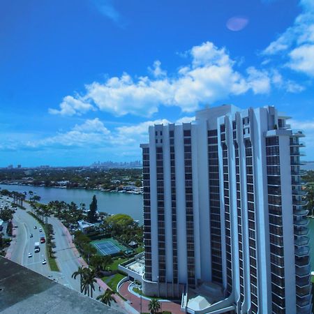 Castle PH15 Spacious Penthouse with Balcony, Beach Access, Pool, Tennis, Free Parking Villa Miami Beach Exterior photo