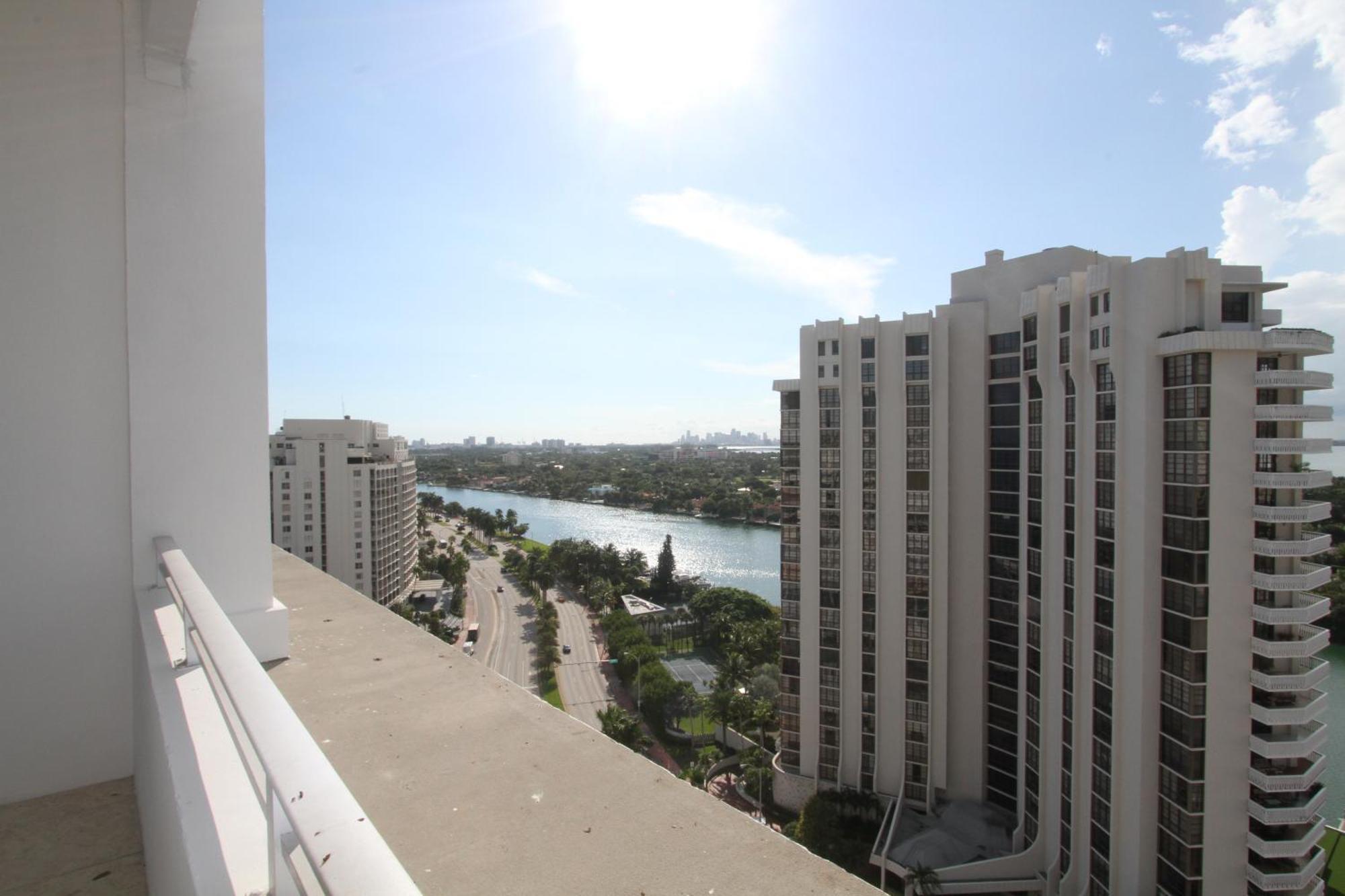 Castle PH15 Spacious Penthouse with Balcony, Beach Access, Pool, Tennis, Free Parking Villa Miami Beach Exterior photo